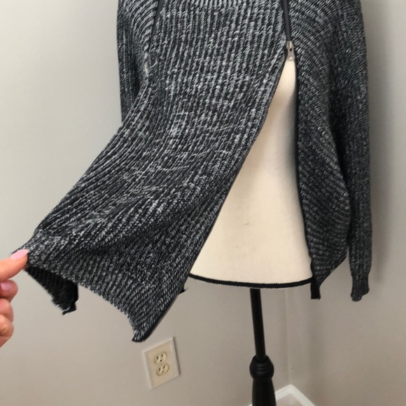 Gorgeous Black Zipper Detailed Sweater - Picture 6 of 13